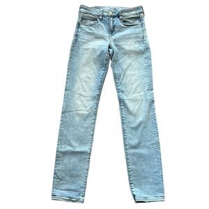 American Eagle Outfitters Light Wash Skinny Jeans